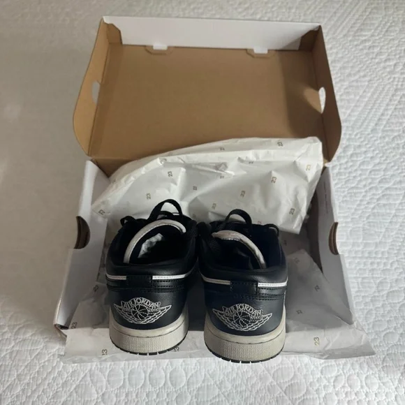 Nike Air Jordan 1 Low Panda White/Black-White Size 6 women’s - Picture 2 of 8